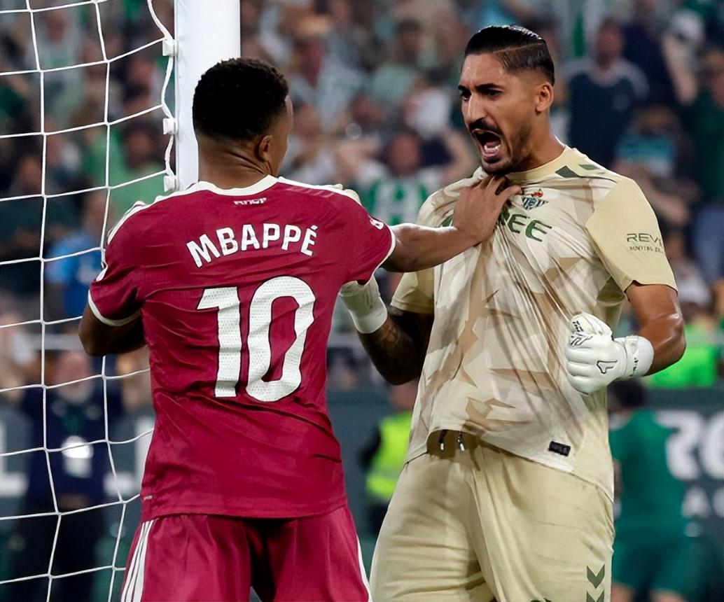 Góc Nhìn Top88: Cả đội vây trọng tài phản ứng! Real Madrid trị giá 1,5 tỷ euro thua 0-1 trận đầu