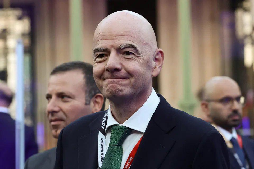 Góc Nhìn Top88: The Sun: Hơn 100.000 người ký đơn khiếu nại Chủ tịch FIFA Infantino